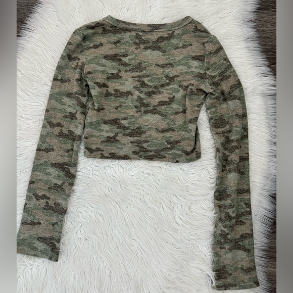 Zara Camo cropped long sleeve top in size Small - Picture 2 of 3